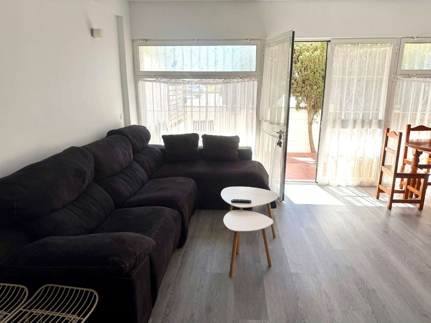 SE ALQUILA POR LARGA TEMPORADA BONITO APARTAMENTO EN PUERTO MARINA (BENALMADENA)