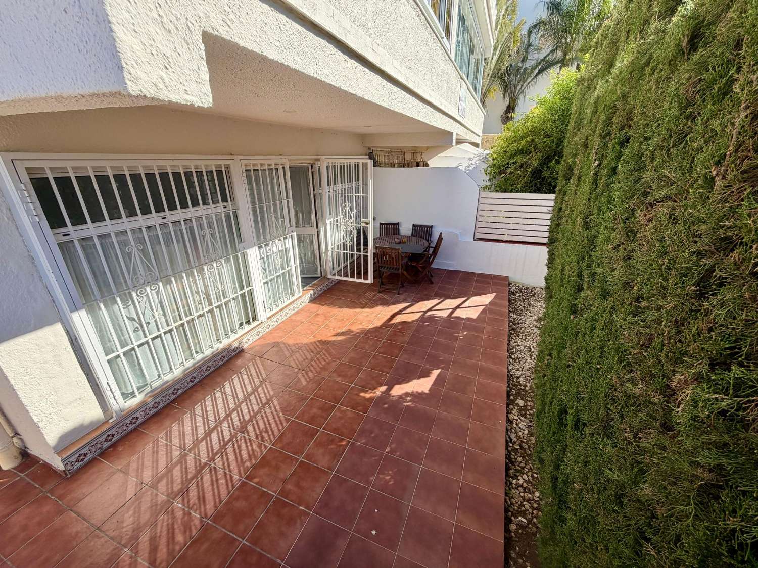 SE ALQUILA POR LARGA TEMPORADA BONITO APARTAMENTO EN PUERTO MARINA (BENALMADENA)