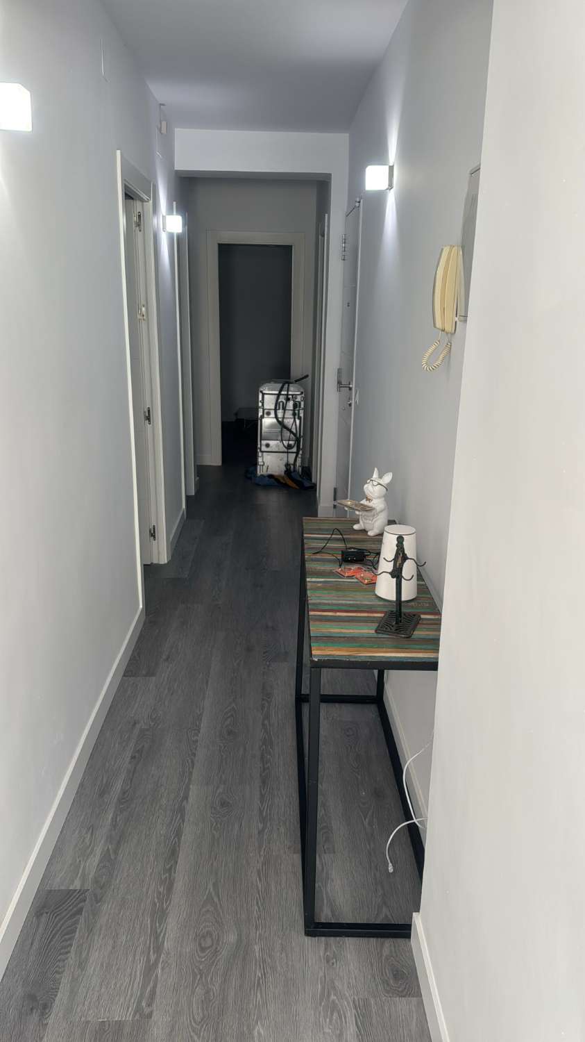 SE ALQUILA POR LARGA TEMPORADA BONITO APARTAMENTO EN PUERTO MARINA (BENALMADENA)