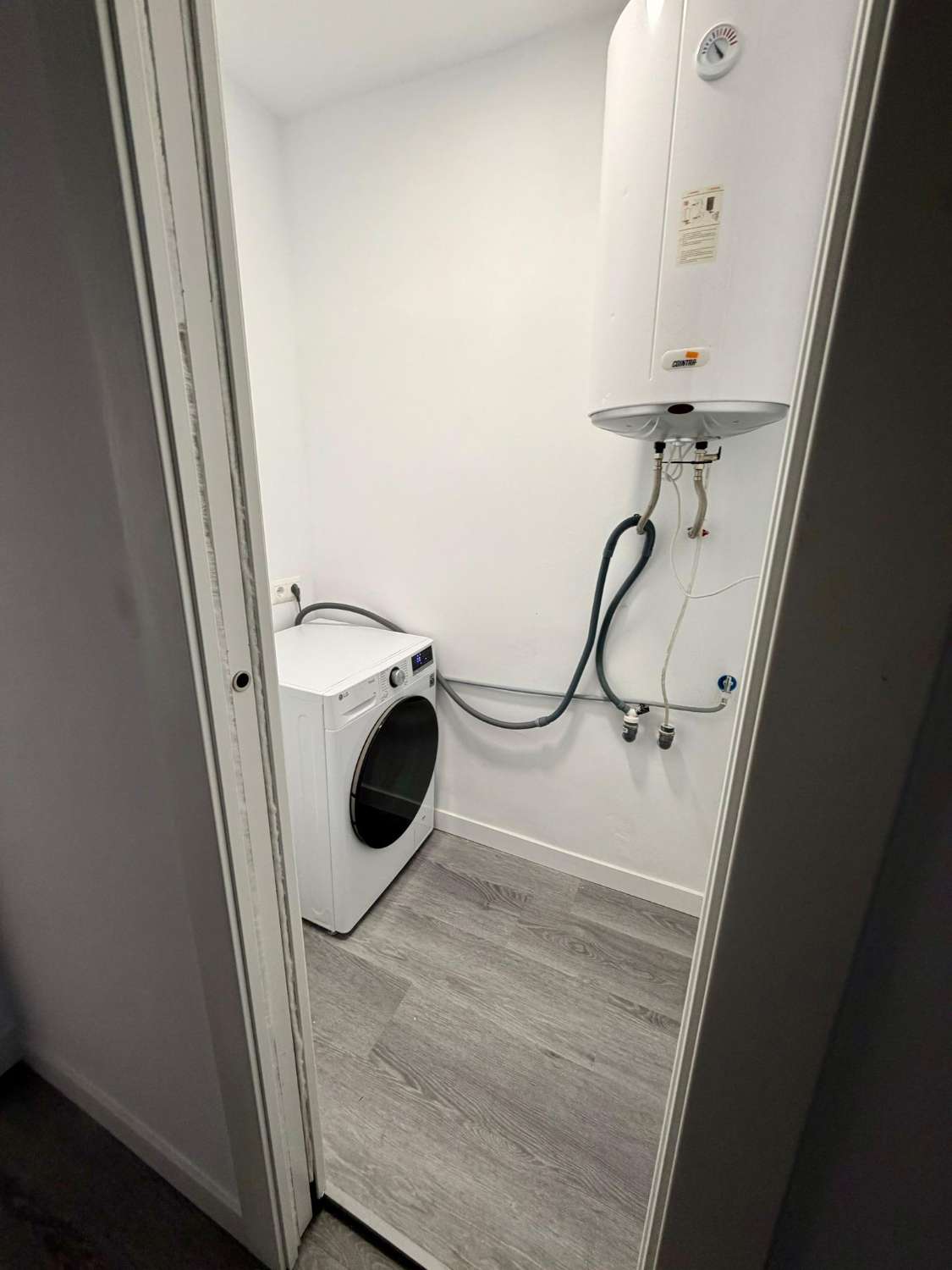 SE ALQUILA POR LARGA TEMPORADA BONITO APARTAMENTO EN PUERTO MARINA (BENALMADENA)