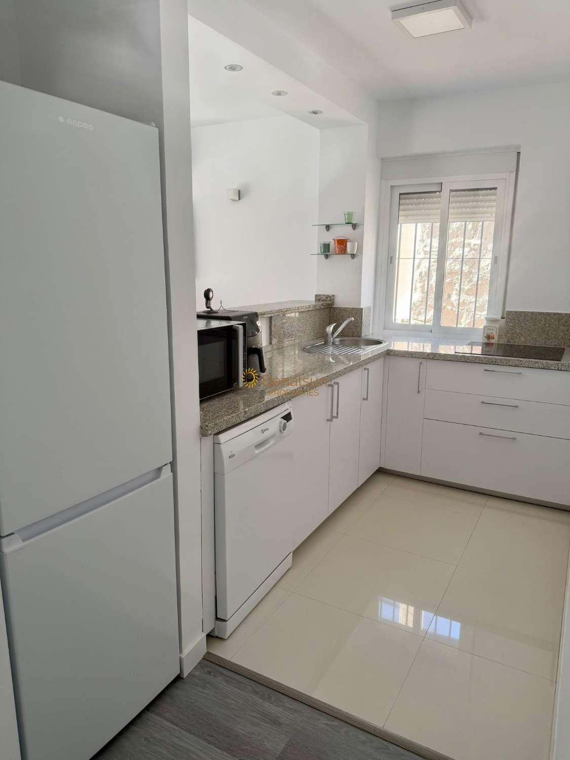 SE ALQUILA POR LARGA TEMPORADA BONITO APARTAMENTO EN PUERTO MARINA (BENALMADENA)