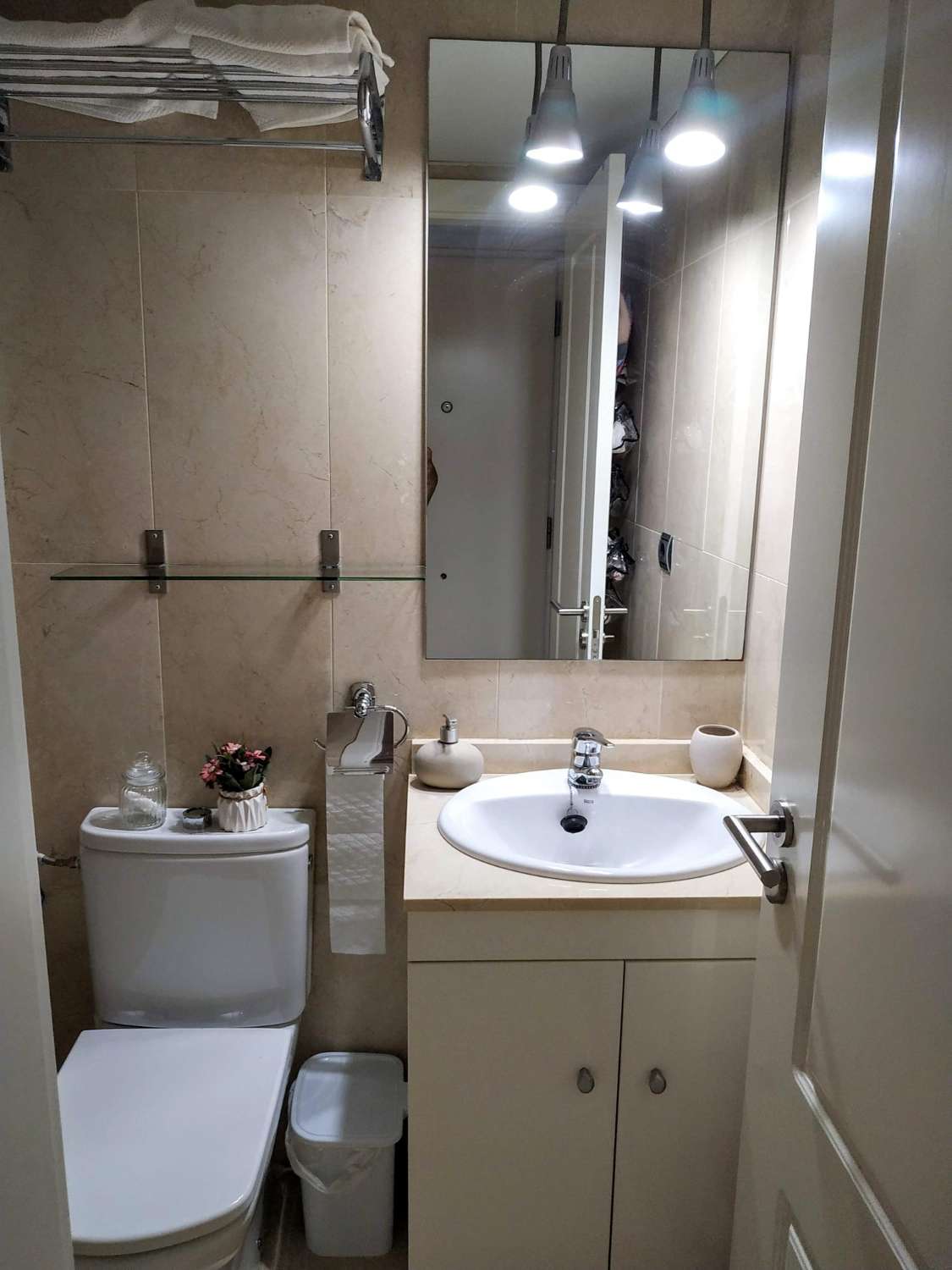 Se alquila desde 1.9.26- 30.6.27 bonito apartamento en Benalmádena Costa a 200 metros de la playa