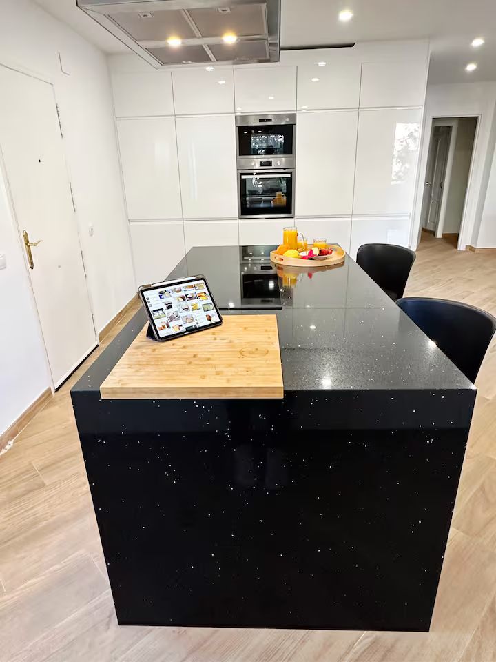 IN AFFITTO DAL 01/09/2026 AL 30/06/27 MAGNIFICA VILLA IN ARROYO DE LA MIEL (BENALMADENA)