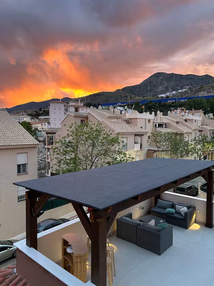 IN AFFITTO DAL 01/09/2026 AL 30/06/27 MAGNIFICA VILLA IN ARROYO DE LA MIEL (BENALMADENA)