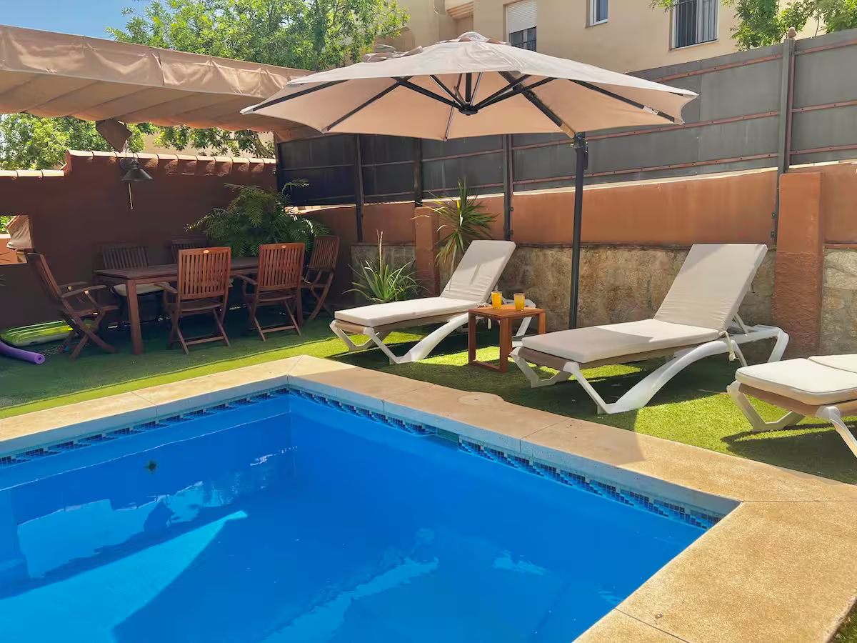 IN AFFITTO DAL 01/09/2026 AL 30/06/27 MAGNIFICA VILLA IN ARROYO DE LA MIEL (BENALMADENA)