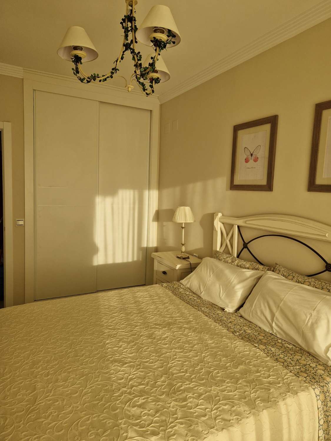 BELLO ATTICO IN AFFITTO DA ORA -15.6.26 E DAL 1.10.26 AL 15.6.27 A MIJASTIENE 65 M2 COSTRUITO, PIANO ATTICO, ORIENTAMENTO SUD-OVEST, ARIA CONDIZIONATA