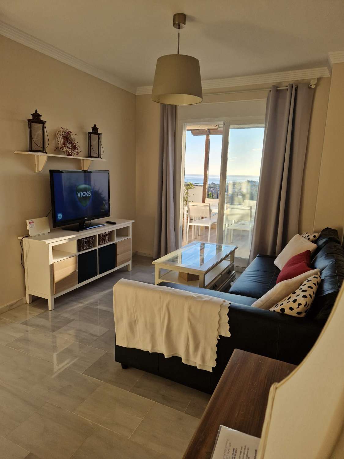 BELLO ATTICO IN AFFITTO DA ORA -15.6.26 E DAL 1.10.26 AL 15.6.27 A MIJASTIENE 65 M2 COSTRUITO, PIANO ATTICO, ORIENTAMENTO SUD-OVEST, ARIA CONDIZIONATA