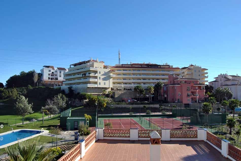 BELLO ATTICO IN AFFITTO DA ORA -15.6.26 E DAL 1.10.26 AL 15.6.27 A MIJASTIENE 65 M2 COSTRUITO, PIANO ATTICO, ORIENTAMENTO SUD-OVEST, ARIA CONDIZIONATA