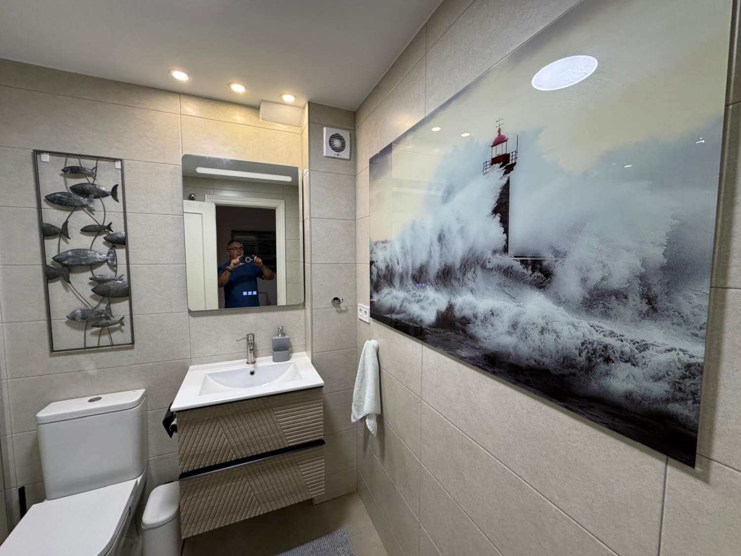 VUOKRATTAVISSA 01.09.2026 - 31.05.2027 KAUNIS REMONTOITU ASUNTO MERINÄKÖALOILLA ARROYO DE LA MIELISSÄ (BENALMADENA)