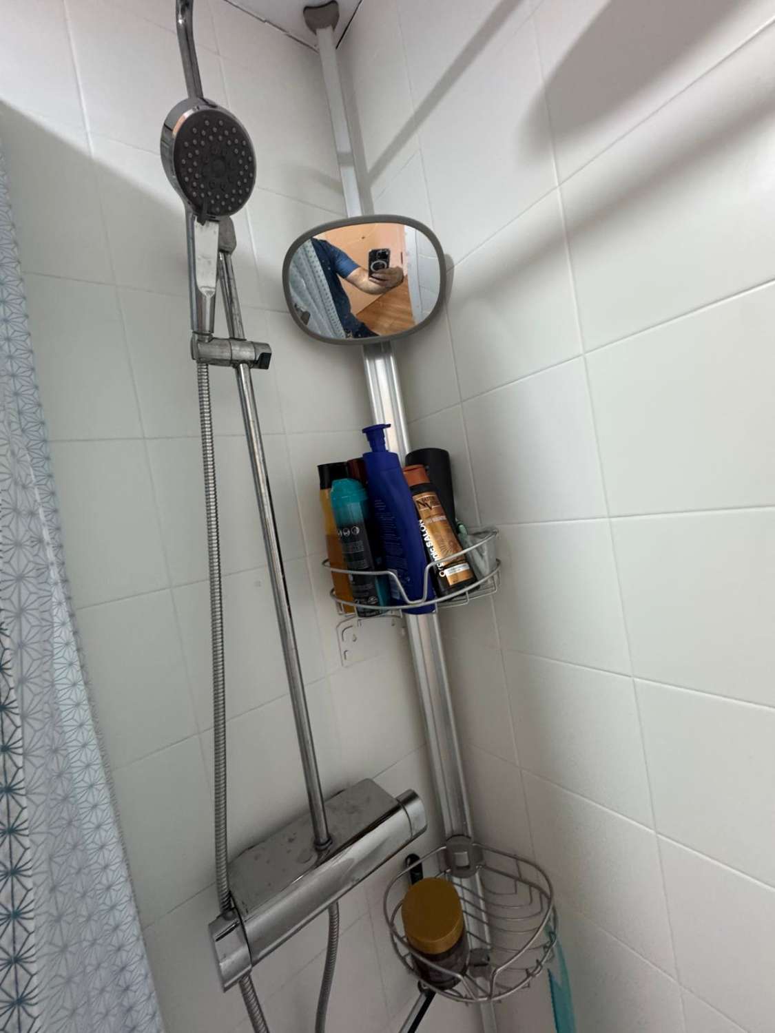 VUOKRATTAVISSA 01.09.2026 - 31.05.2027 KAUNIS REMONTOITU ASUNTO MERINÄKÖALOILLA ARROYO DE LA MIELISSÄ (BENALMADENA)