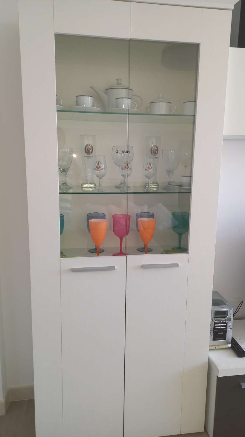 SE ALQUILA DE 1.5.26-23.6.26 BONITO APARTAMENTO CON VISTAS AL MAR EN 1ª LINEA DE PLAYA EN FUENGIROLA