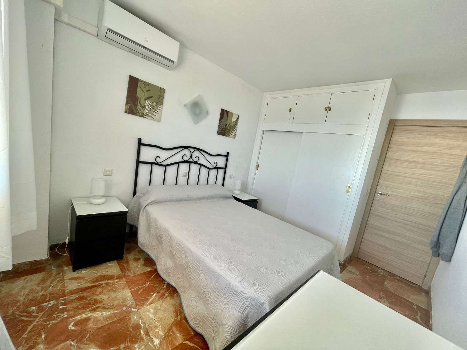 Til leie fra 1.9.26-30.6.27 praktfull leilighet på første linje av stranden i Fuengirola