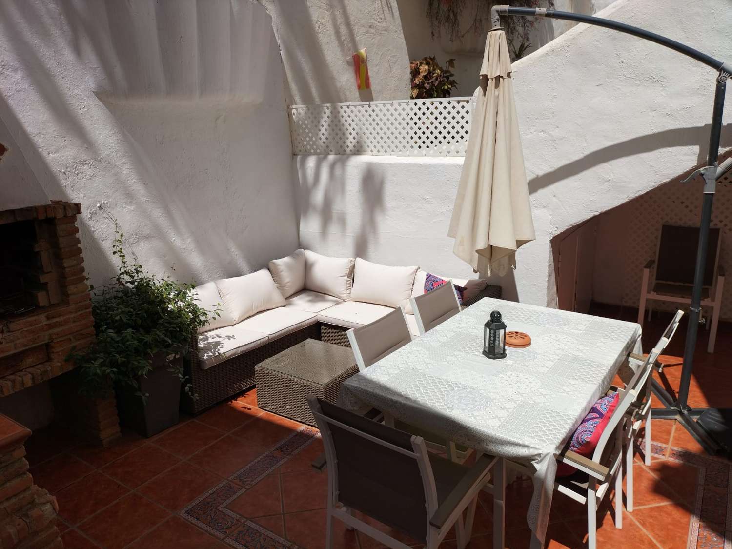 ELLE EST LOUÉE À LONG TERME À PARTIR DU 1.9.26 PAR UNE BELLE VILLA JUMELÉE À BENALMÁDENA, TORREQUEBRADA.