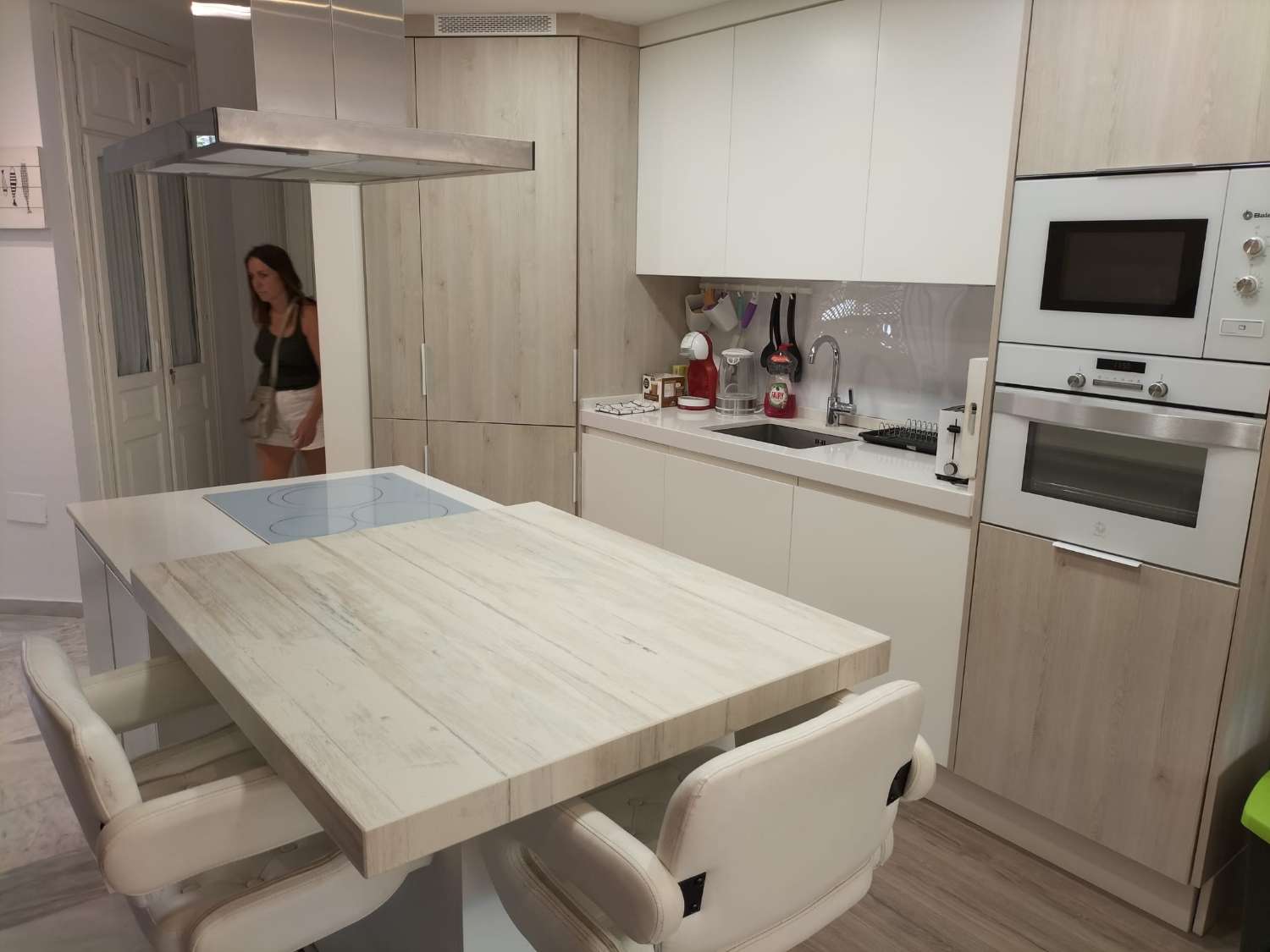 ELLE EST LOUÉE À LONG TERME À PARTIR DU 1.9.26 PAR UNE BELLE VILLA JUMELÉE À BENALMÁDENA, TORREQUEBRADA.