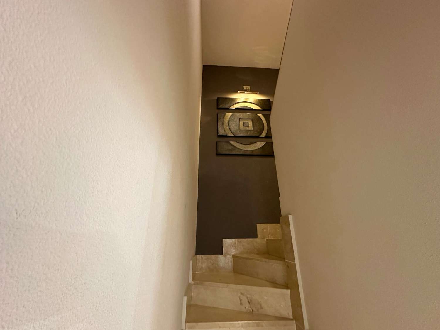 TIL LEIE TIL 30.6.26 OG FRA 01.09.2026 TIL 30.06.2027 FIN DUPLEX NÆR STRANDEN I BENALMADENA