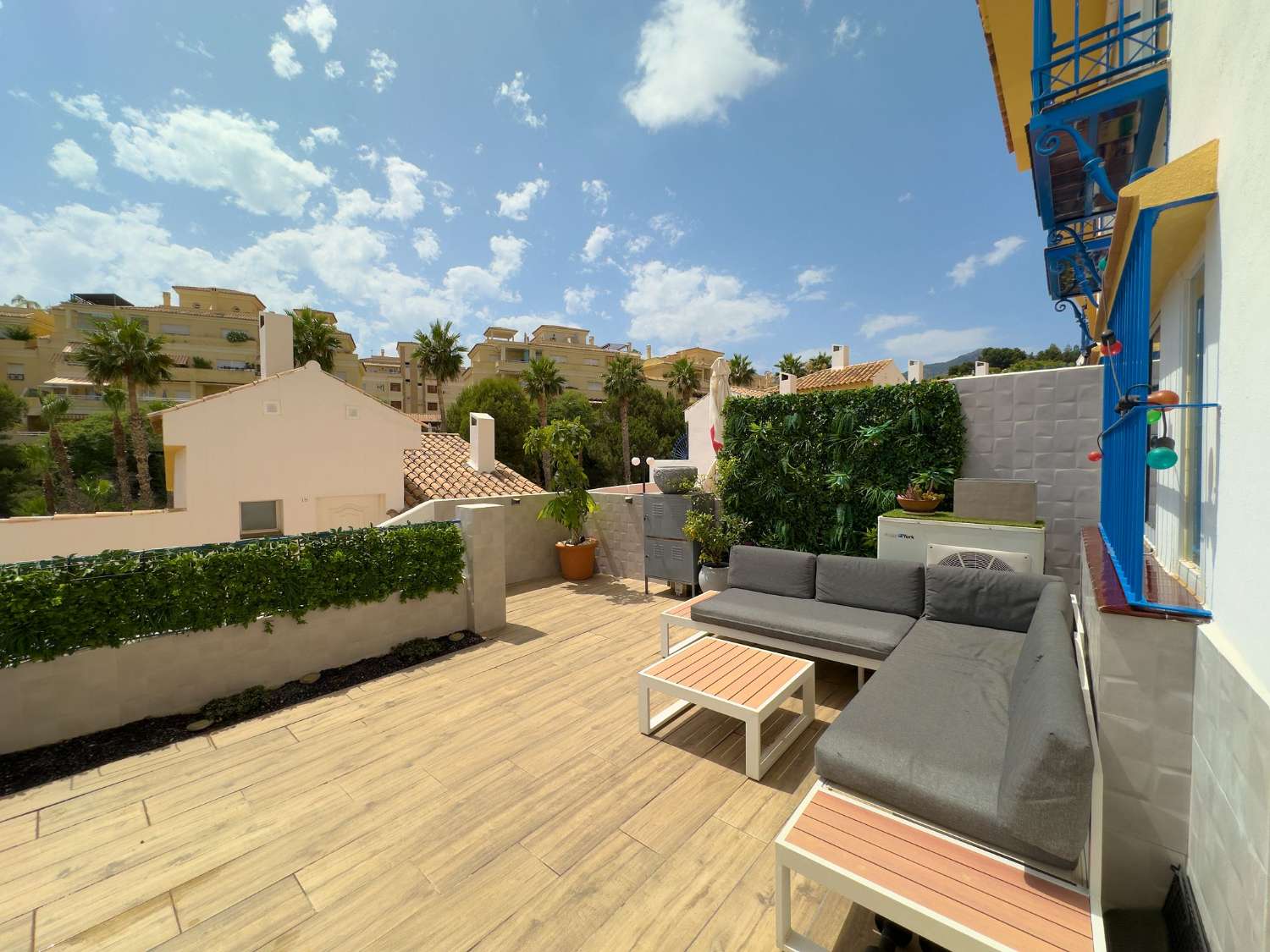 TIL LEIE TIL 30.6.26 OG FRA 01.09.2026 TIL 30.06.2027 FIN DUPLEX NÆR STRANDEN I BENALMADENA