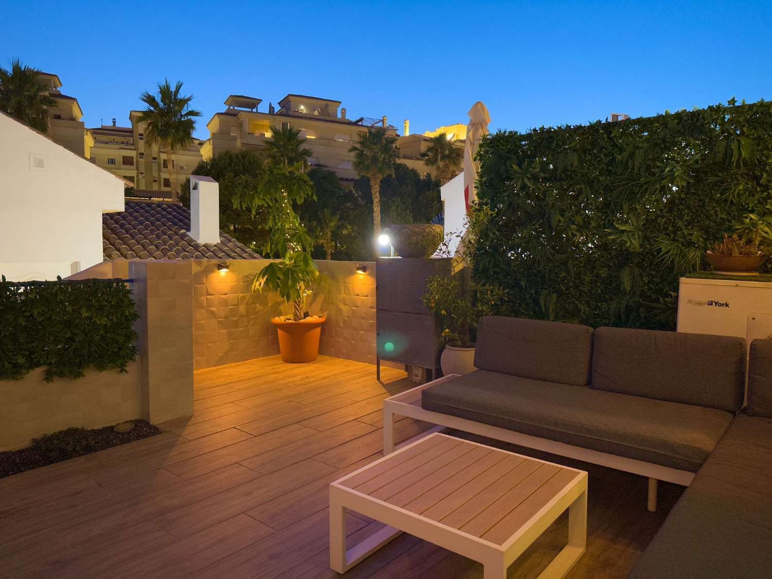 TIL LEIE TIL 30.6.26 OG FRA 01.09.2026 TIL 30.06.2027 FIN DUPLEX NÆR STRANDEN I BENALMADENA