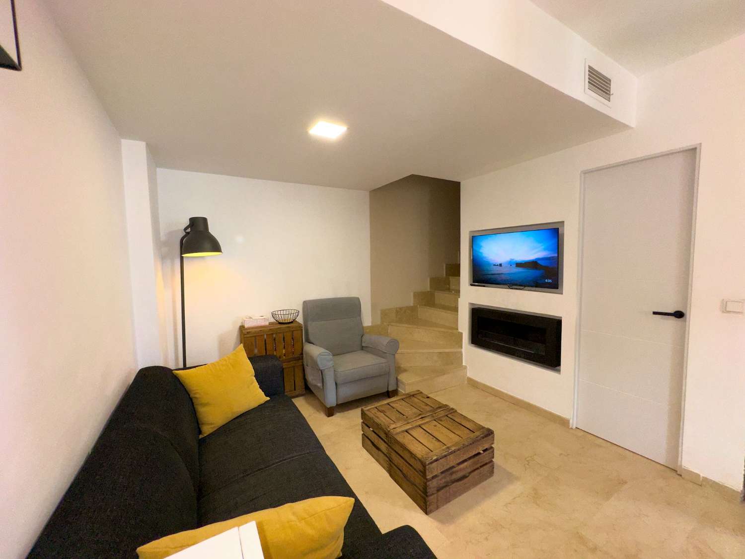 TIL LEIE TIL 30.6.26 OG FRA 01.09.2026 TIL 30.06.2027 FIN DUPLEX NÆR STRANDEN I BENALMADENA