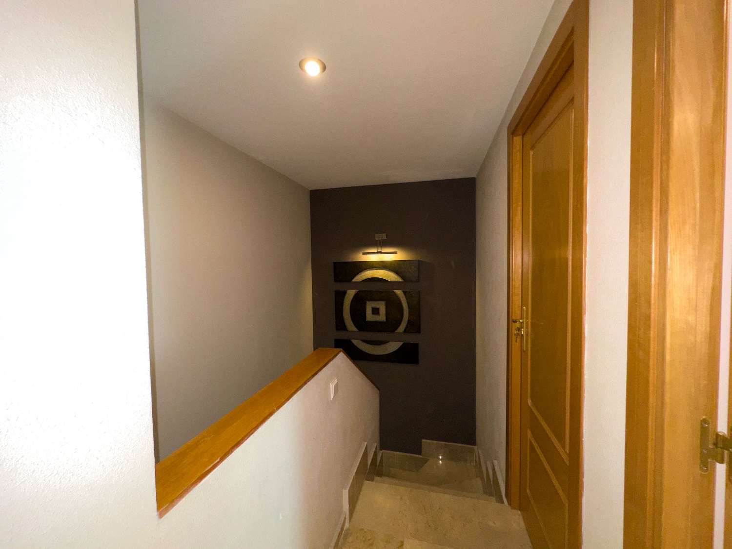 TIL LEIE TIL 30.6.26 OG FRA 01.09.2026 TIL 30.06.2027 FIN DUPLEX NÆR STRANDEN I BENALMADENA