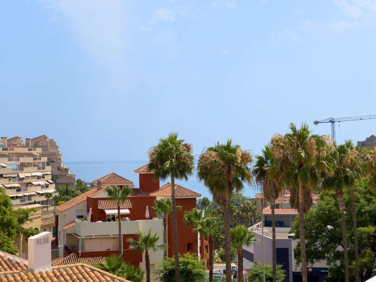 TIL LEIE TIL 30.6.26 OG FRA 01.09.2026 TIL 30.06.2027 FIN DUPLEX NÆR STRANDEN I BENALMADENA