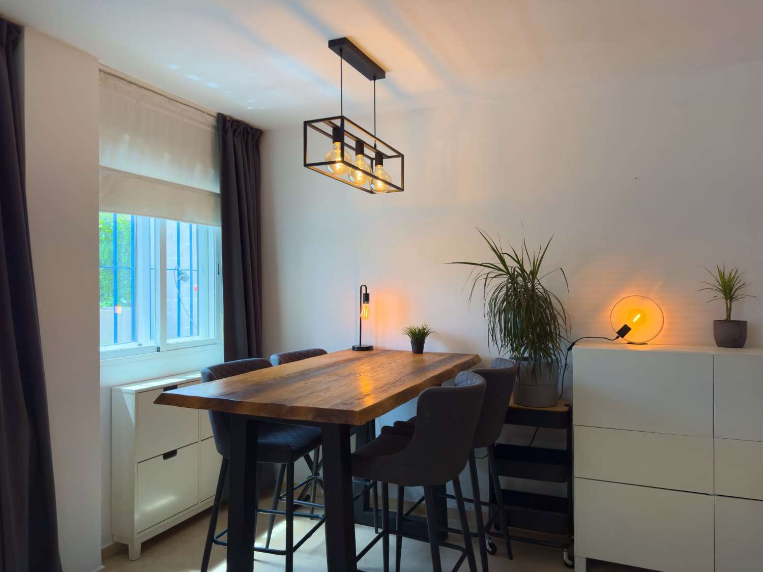 TIL LEIE TIL 30.6.26 OG FRA 01.09.2026 TIL 30.06.2027 FIN DUPLEX NÆR STRANDEN I BENALMADENA