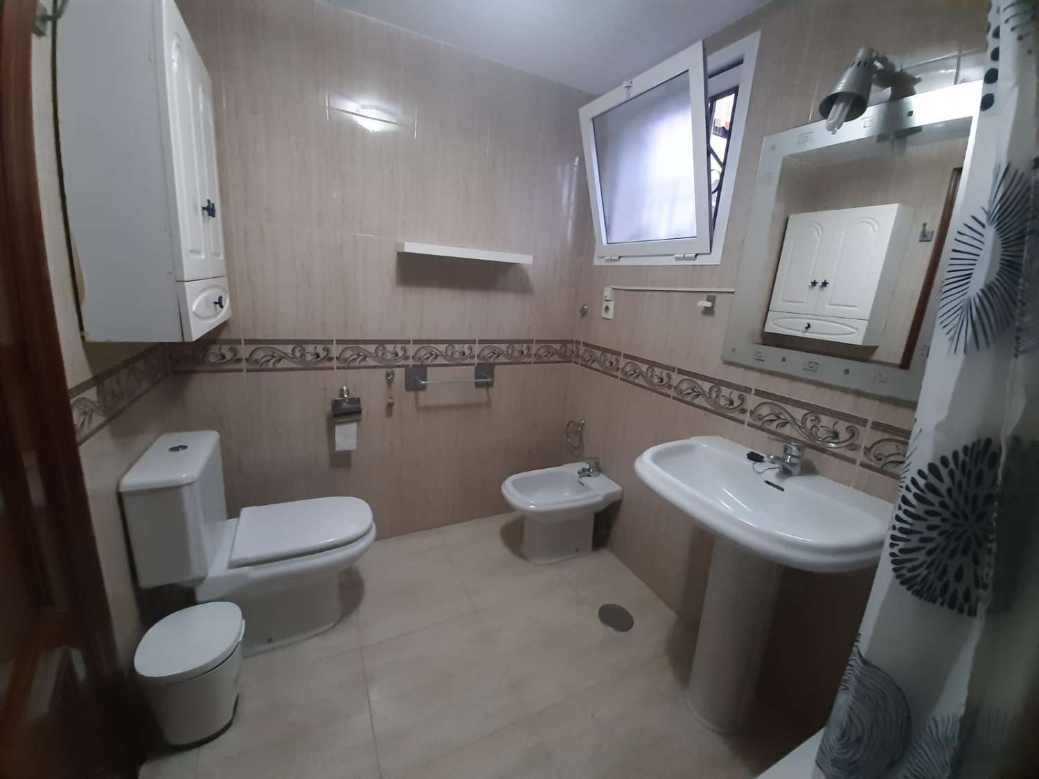 FIN LEILIGHET I FØRSTE ETASJE TIL LEIE FRA 1.9.26 TIL 30.6.27 I BENALMADENA.