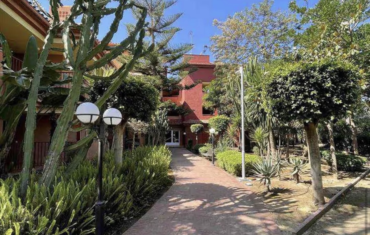 UTLEIE FRA 16.4.26 - 30.6.26 OG FRA 1.10.26-15.6-27 VAKKER LEILIGHET MED HAVUTSIKT I MARBELLA HAR 74 M2 BYGGET + 20 METER D