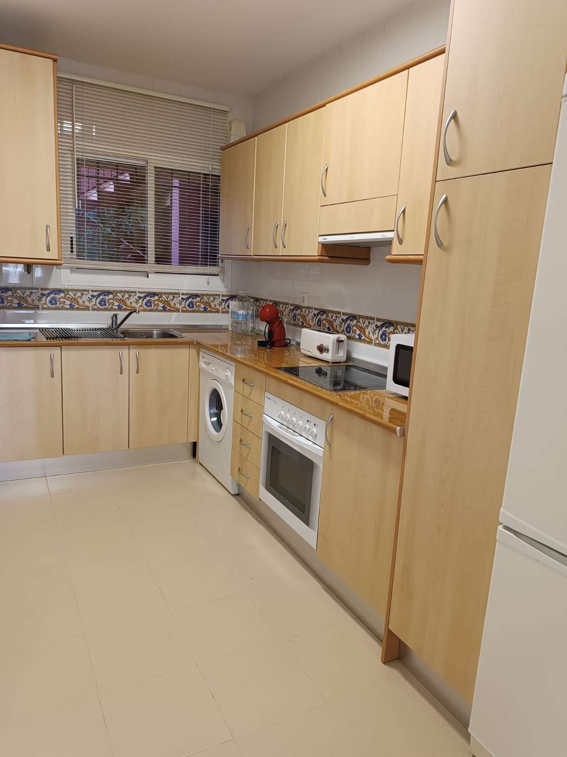 UTLEIE FRA 16.4.26 - 30.6.26 OG FRA 1.10.26-15.6-27 VAKKER LEILIGHET MED HAVUTSIKT I MARBELLA HAR 74 M2 BYGGET + 20 METER D