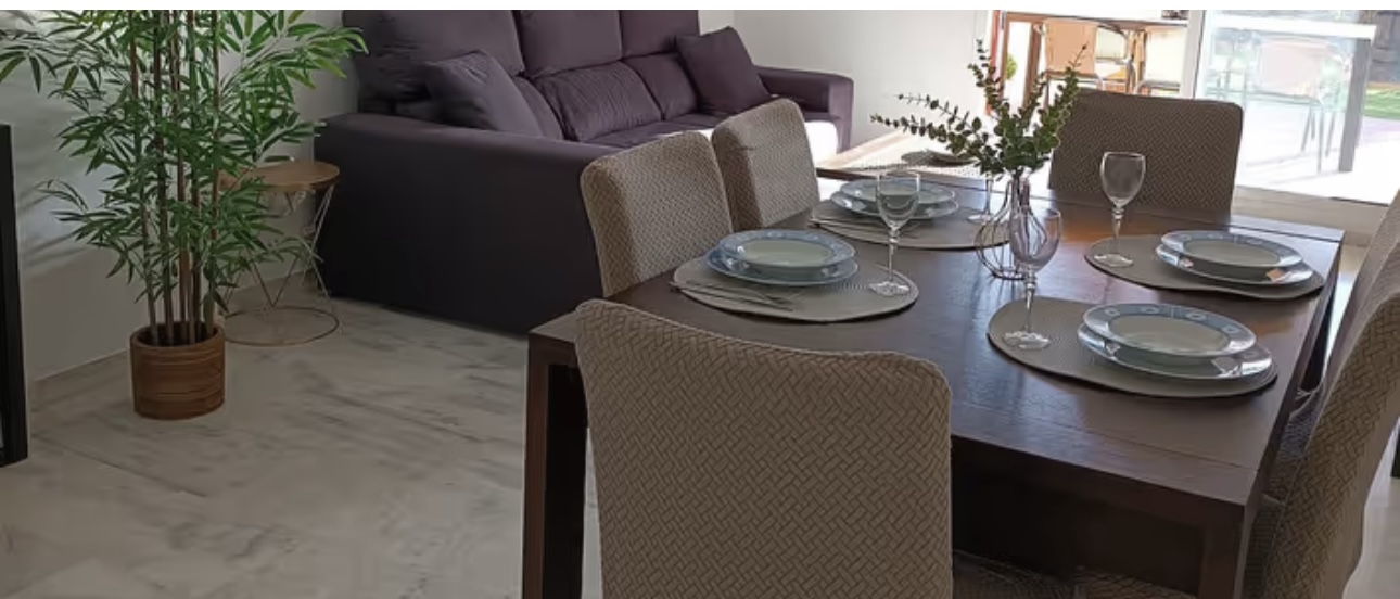 UTLEIE FRA 16.4.26 - 30.6.26 OG FRA 1.10.26-15.6-27 VAKKER LEILIGHET MED HAVUTSIKT I MARBELLA HAR 74 M2 BYGGET + 20 METER D