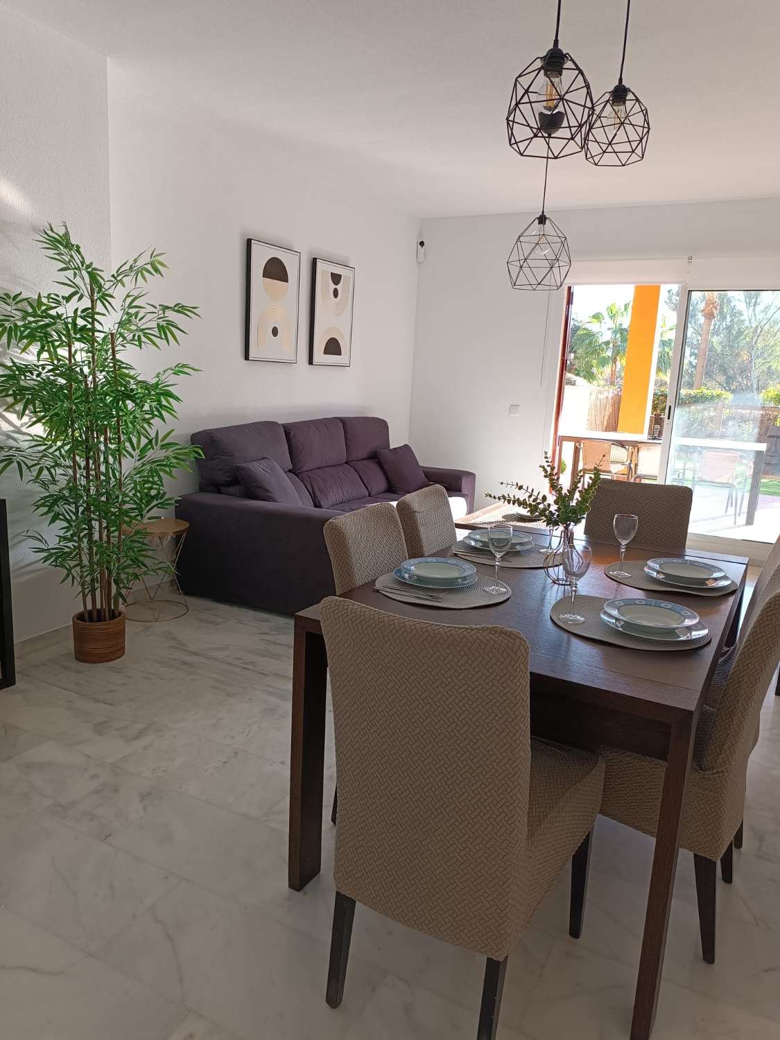 UTLEIE FRA 16.4.26 - 30.6.26 OG FRA 1.10.26-15.6-27 VAKKER LEILIGHET MED HAVUTSIKT I MARBELLA HAR 74 M2 BYGGET + 20 METER D