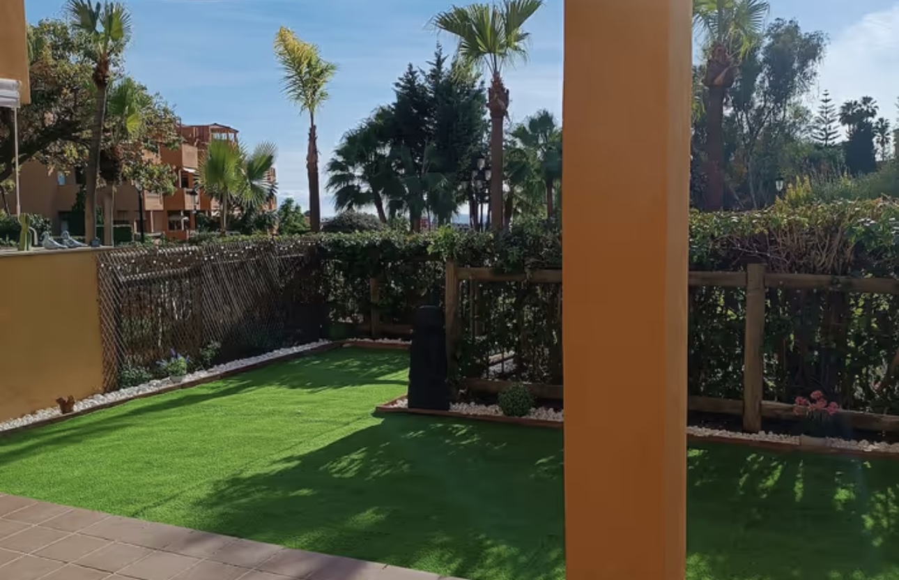 UTLEIE FRA 16.4.26 - 30.6.26 OG FRA 1.10.26-15.6-27 VAKKER LEILIGHET MED HAVUTSIKT I MARBELLA HAR 74 M2 BYGGET + 20 METER D