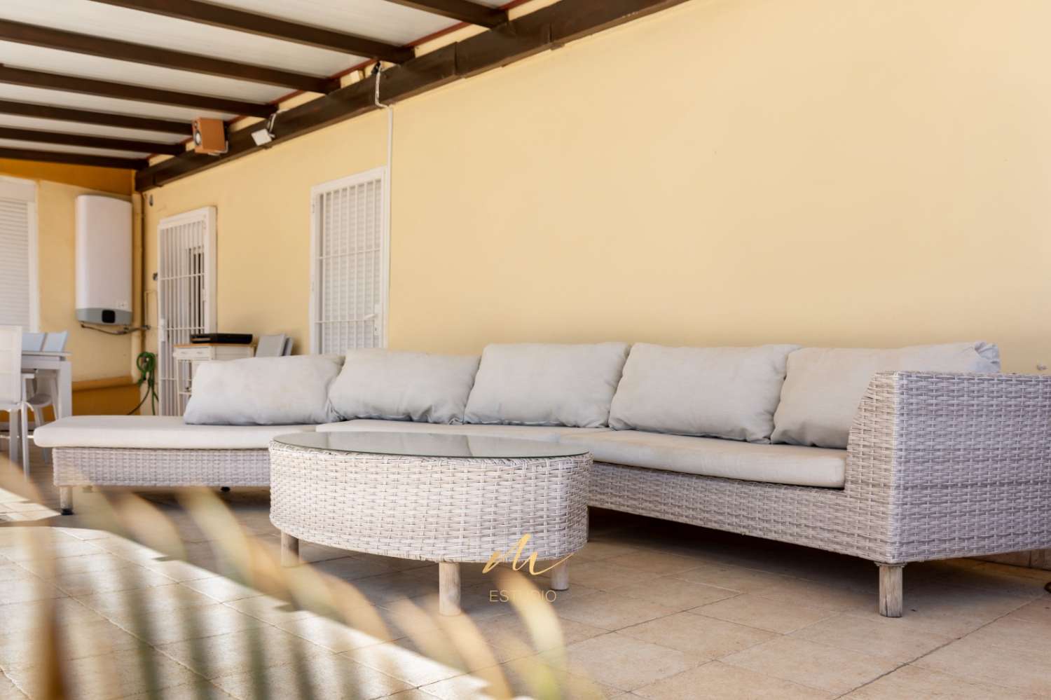 TIL LEIE FRA 01.09.2026 TIL 30.06.2027 PRAKTFULL LEILIGHET PÅ 1ST LINE BENALMADENA BEACH