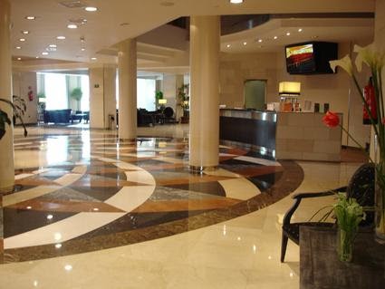 TIL LEIE FRA 02.04.26.-30.6.26 OG FRA 01.09.2026 TIL 30.06.2027 VAKKER LEILIGHET MED HAVUTSIKT 200 METER FRA STRANDEN I BENALMADENA