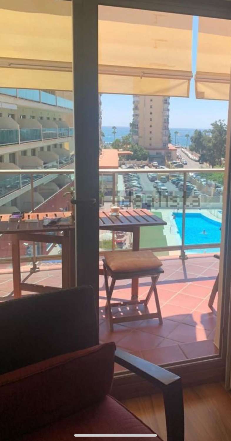 TIL LEIE FRA 02.04.26.-30.6.26 OG FRA 01.09.2026 TIL 30.06.2027 VAKKER LEILIGHET MED HAVUTSIKT 200 METER FRA STRANDEN I BENALMADENA