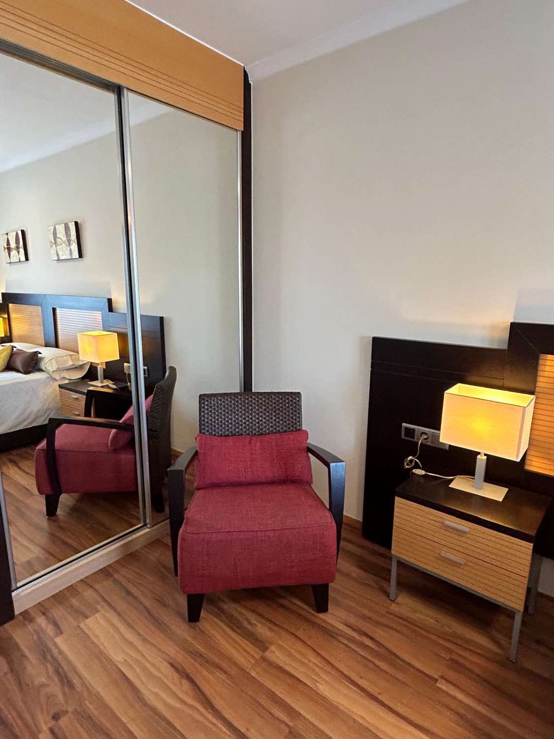 LEID FRA 17.03.2026 - 30.06.2026 OG FRA 1.10.26-20.12.26 OG FRA 16.1.27-30.6.27 VAKKER LEILIGHET MED HAVUTSIKT I BENALMADENA COSTA