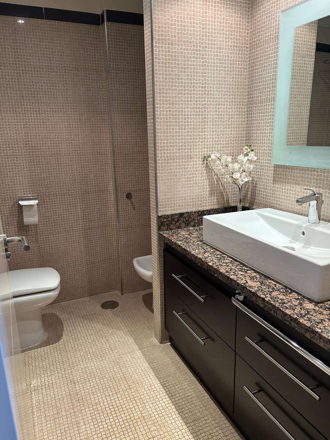 LEID FRA 17.03.2026 - 30.06.2026 OG FRA 1.10.26-20.12.26 OG FRA 16.1.27-30.6.27 VAKKER LEILIGHET MED HAVUTSIKT I BENALMADENA COSTA