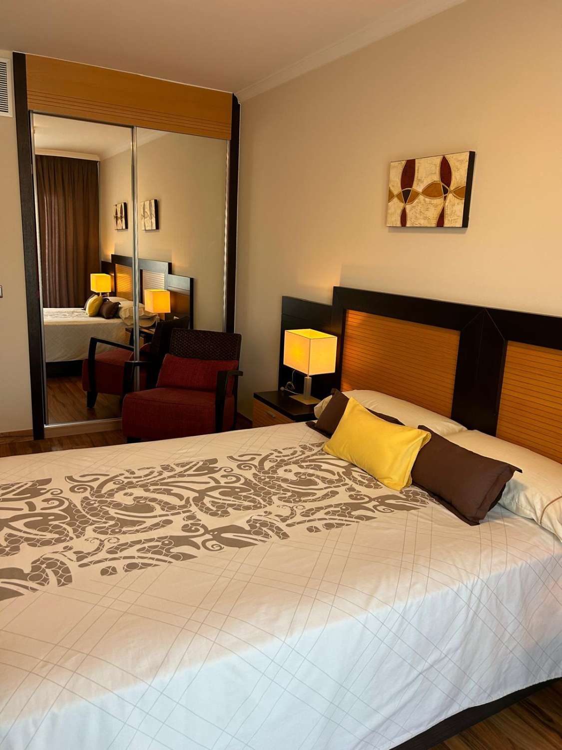 LEID FRA 17.03.2026 - 30.06.2026 OG FRA 1.10.26-20.12.26 OG FRA 16.1.27-30.6.27 VAKKER LEILIGHET MED HAVUTSIKT I BENALMADENA COSTA