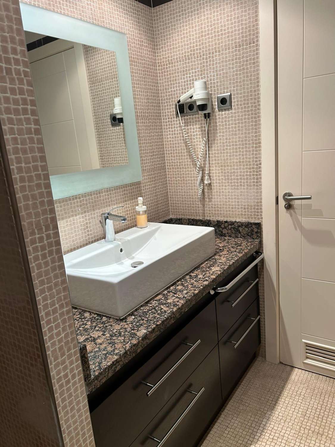 LEID FRA 17.03.2026 - 30.06.2026 OG FRA 1.10.26-20.12.26 OG FRA 16.1.27-30.6.27 VAKKER LEILIGHET MED HAVUTSIKT I BENALMADENA COSTA