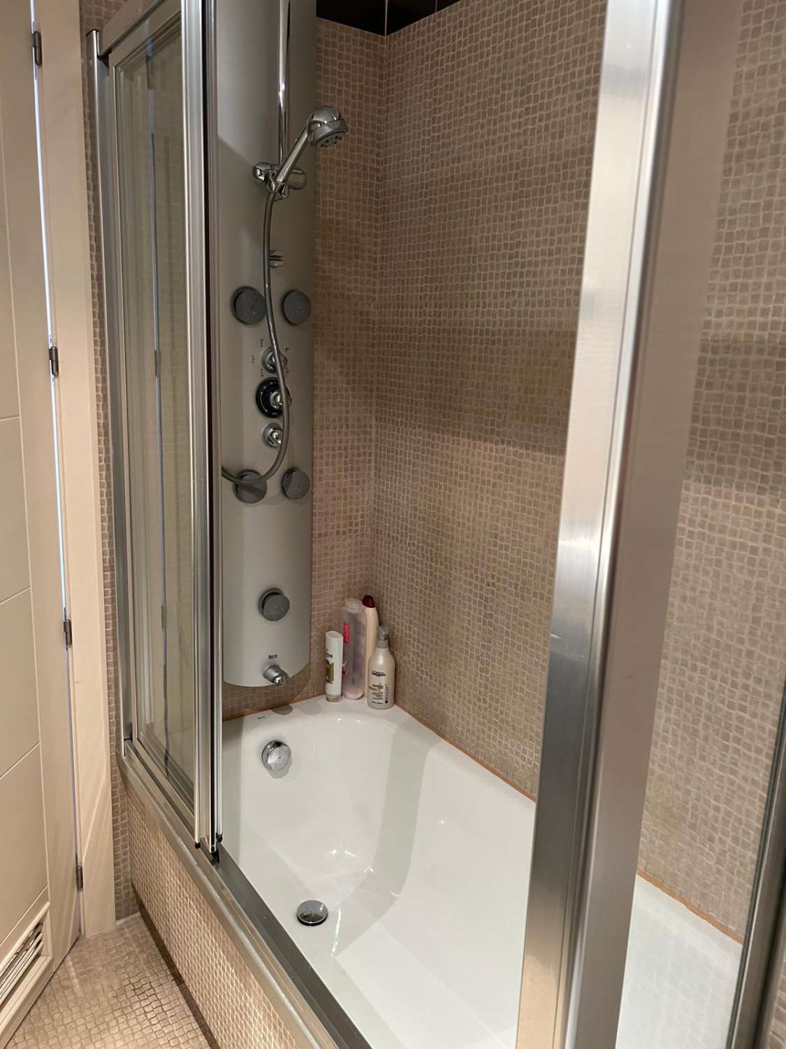 LEID FRA 17.03.2026 - 30.06.2026 OG FRA 1.10.26-20.12.26 OG FRA 16.1.27-30.6.27 VAKKER LEILIGHET MED HAVUTSIKT I BENALMADENA COSTA