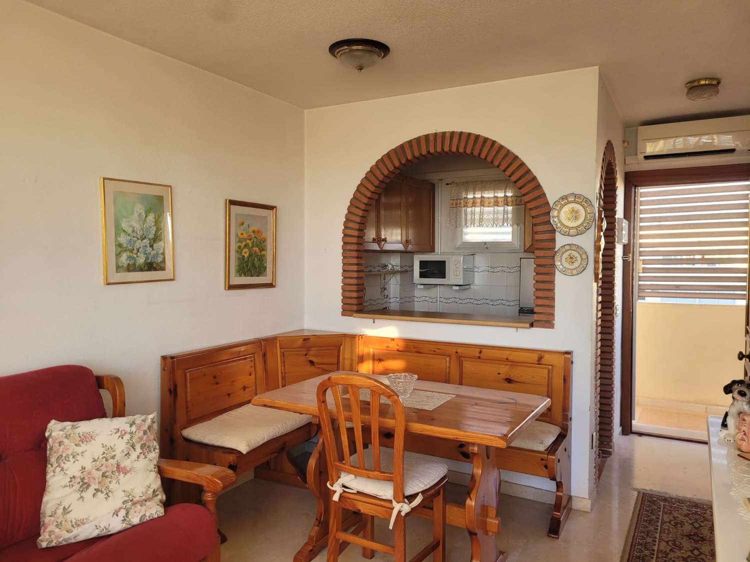 Se alquila desde 01.04.26 - 30.6.26 y desde 01/09/26-30/06/27bonito apartamento con vistas al mar en La Carihuela ( Torremolinos)