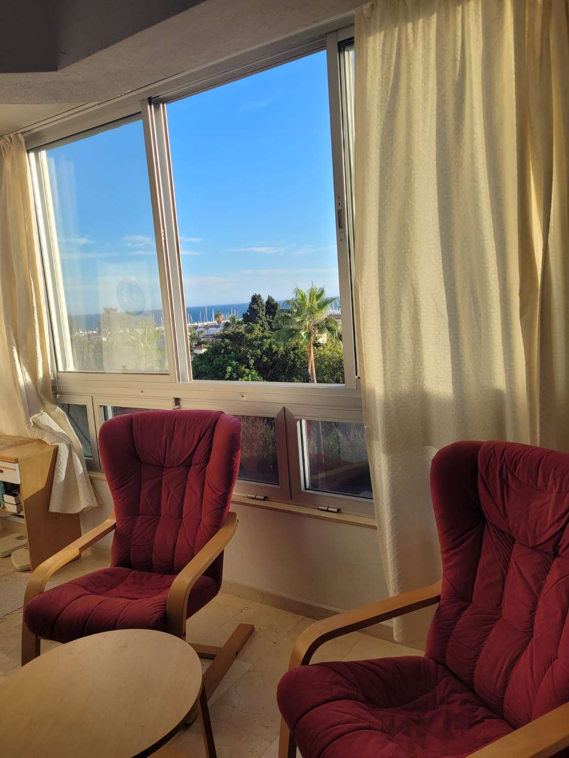 Se alquila desde 01.04.26 - 30.6.26 y desde 01/09/26-30/06/27bonito apartamento con vistas al mar en La Carihuela ( Torremolinos)
