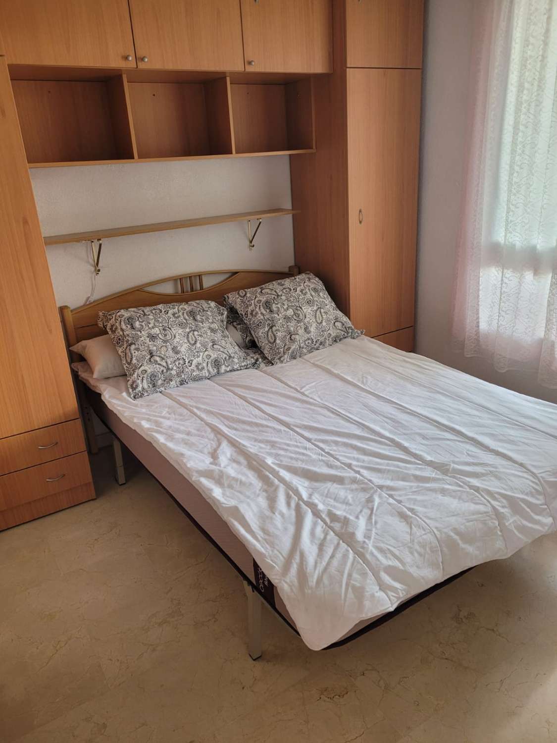 Se alquila desde 01.04.26 - 30.6.26 y desde 01/09/26-30/06/27bonito apartamento con vistas al mar en La Carihuela ( Torremolinos)