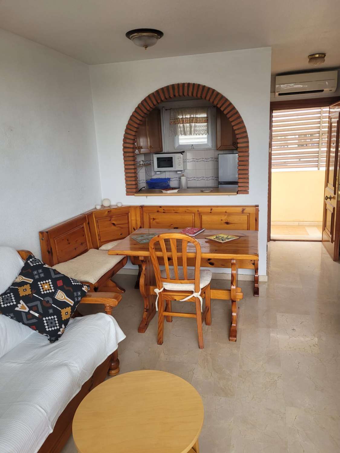 Se alquila desde 01.04.26 - 30.6.26 y desde 01/09/26-30/06/27bonito apartamento con vistas al mar en La Carihuela ( Torremolinos)