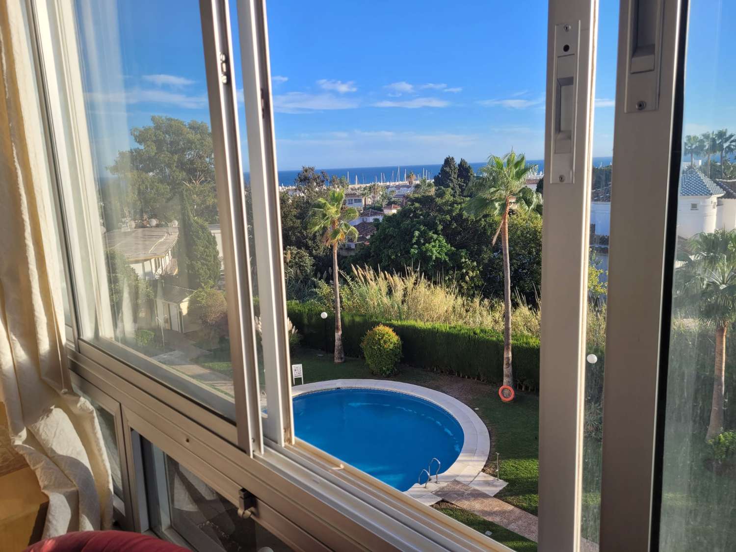 Se alquila desde 01.04.26 - 30.6.26 y desde 01/09/26-30/06/27bonito apartamento con vistas al mar en La Carihuela ( Torremolinos)
