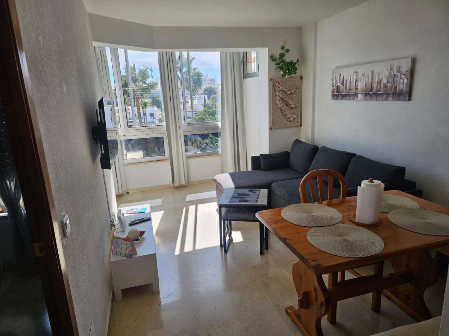 Til leie fra 01.02.27 til 31.05.27 Fin leilighet med havutsikt i La Carihuela (Torremolinos)
