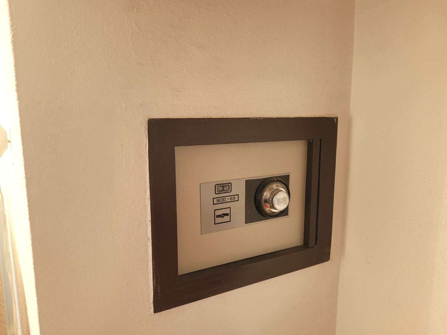 Se alquila desde 01.04.26 - 30.6.26 y desde 01/09/26-30/06/27bonito apartamento con vistas al mar en La Carihuela ( Torremolinos)