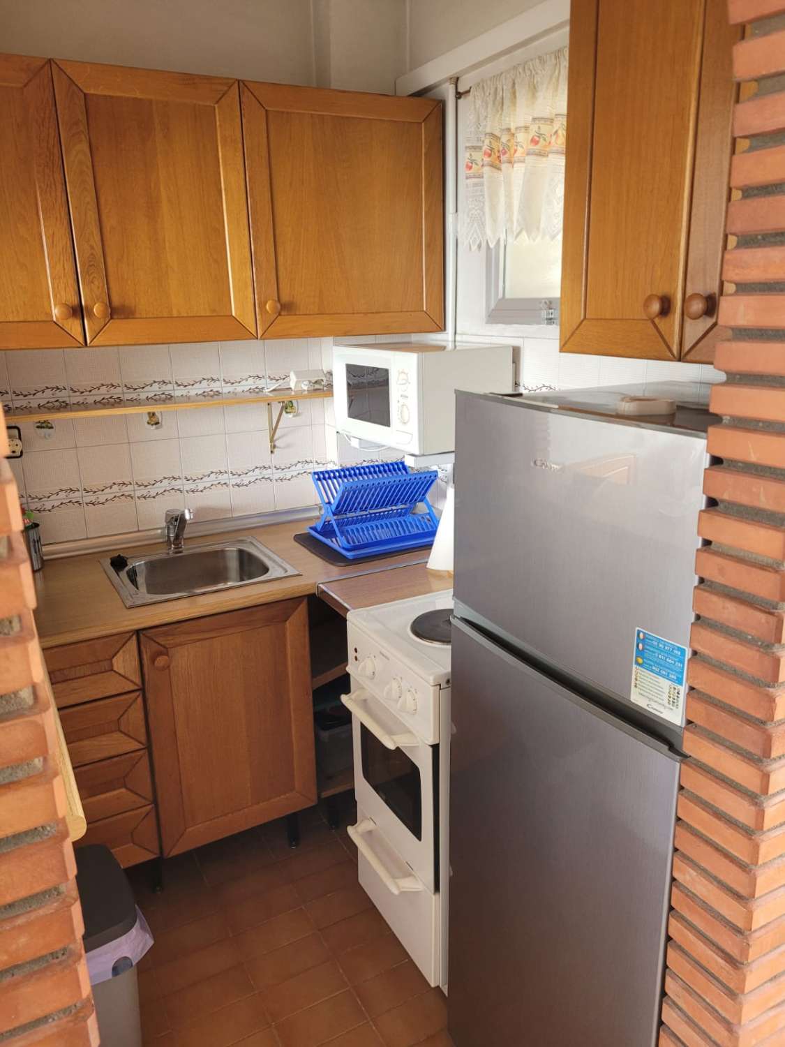 Se alquila desde 01.04.26 - 30.6.26 y desde 01/09/26-30/06/27bonito apartamento con vistas al mar en La Carihuela ( Torremolinos)