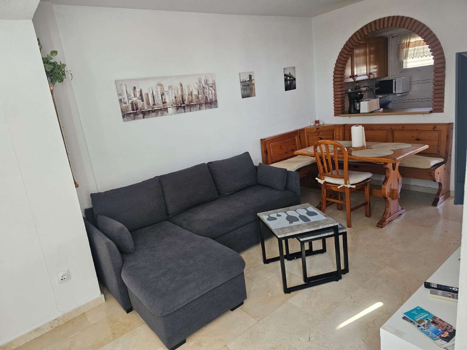 Til leie fra 01.02.27 til 31.05.27 Fin leilighet med havutsikt i La Carihuela (Torremolinos)