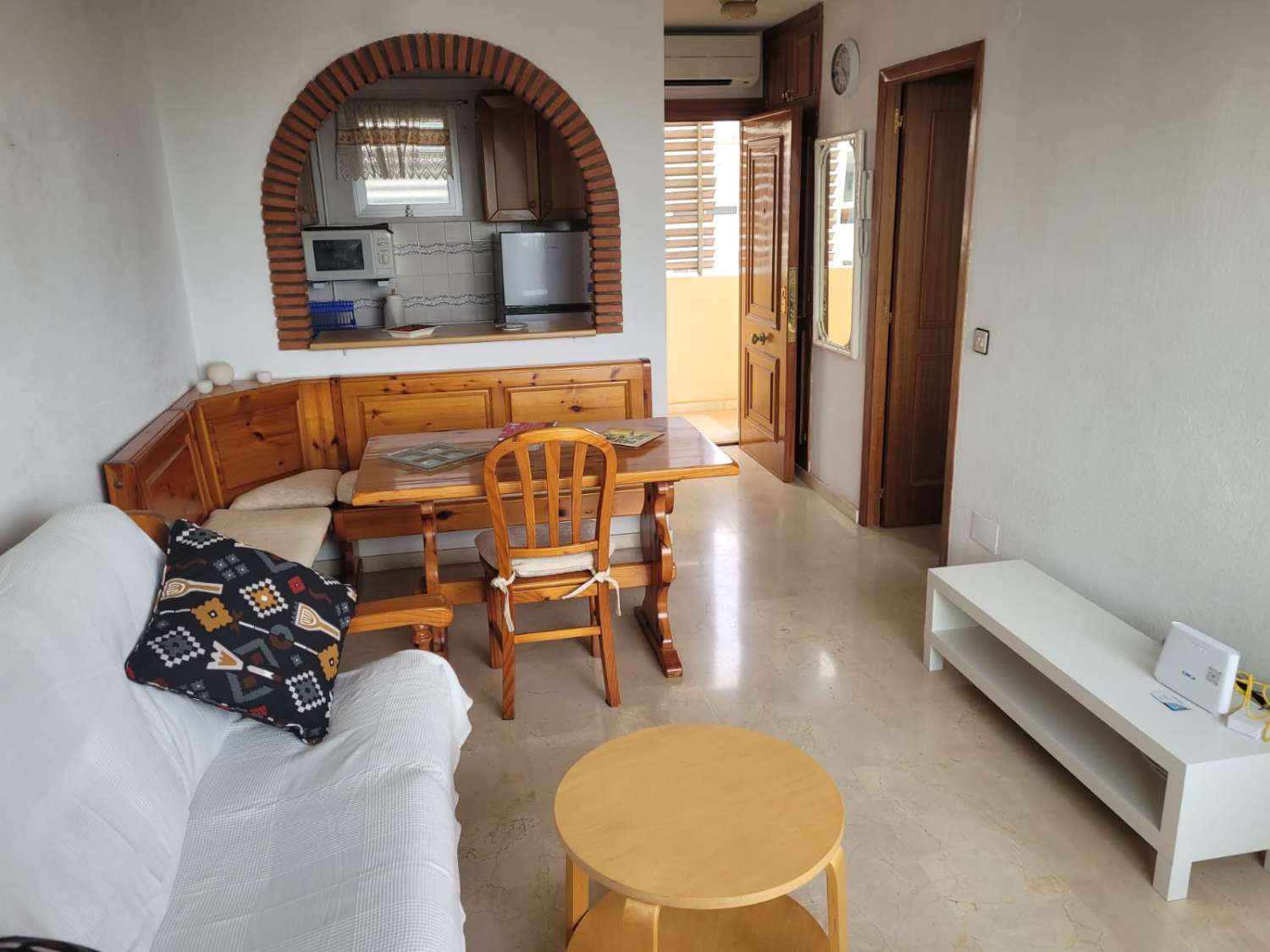 Se alquila desde 01.04.26 - 30.6.26 y desde 01/09/26-30/06/27bonito apartamento con vistas al mar en La Carihuela ( Torremolinos)