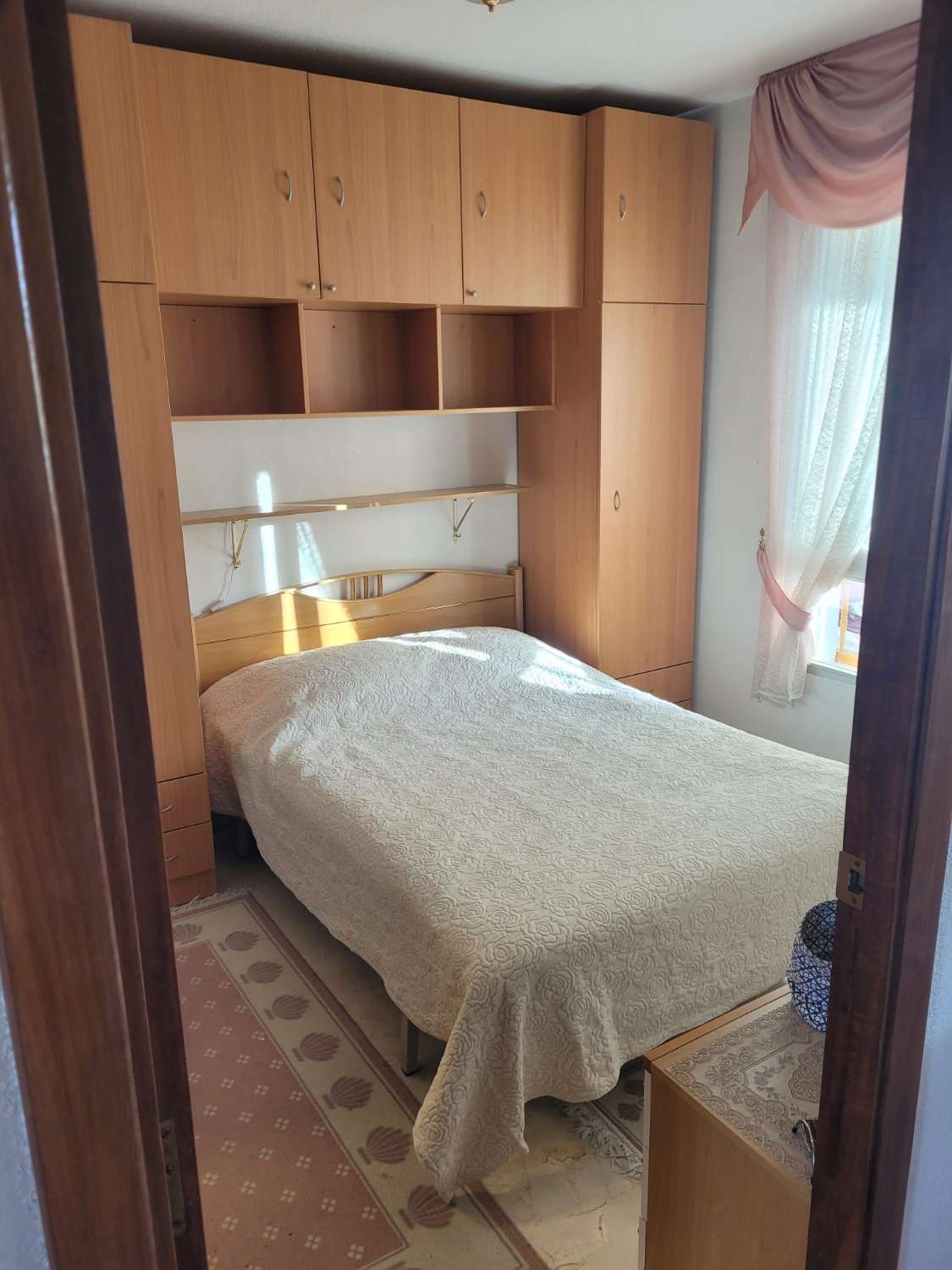 Se alquila desde 01.04.26 - 30.6.26 y desde 01/09/26-30/06/27bonito apartamento con vistas al mar en La Carihuela ( Torremolinos)